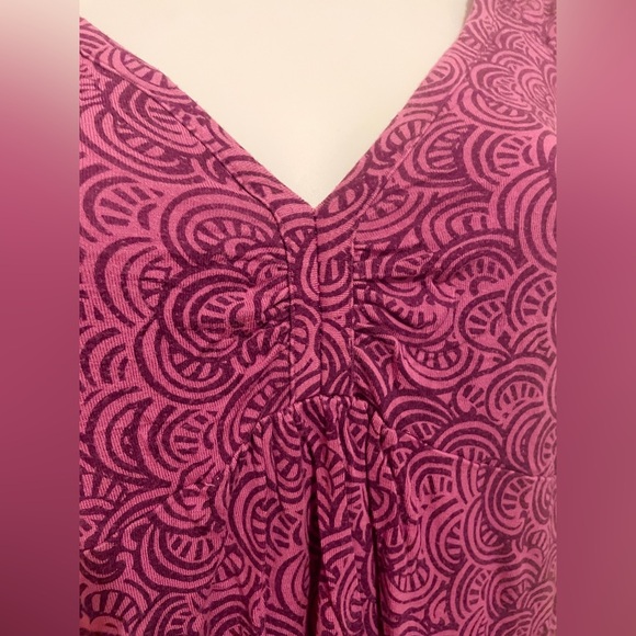 Banana Republic Dark Pink Short Sleeve Top - Size M - Picture 3 of 6